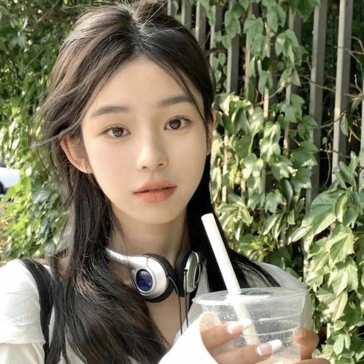 站起来的女孩