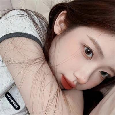 穿黑衣的女孩